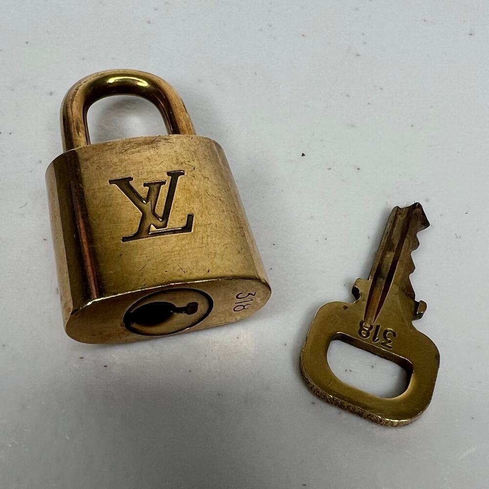Louis Vuitton #318 Gold Brass Lock & Key Charm Clochette Set 🔐 - Picture 4 of 6